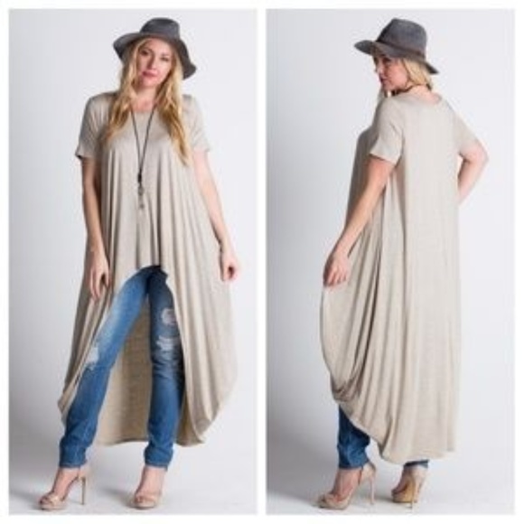 EVIEcarche Tops - 🦋MAKE AN OFFER!🦋High-Low Short Sleeve Top